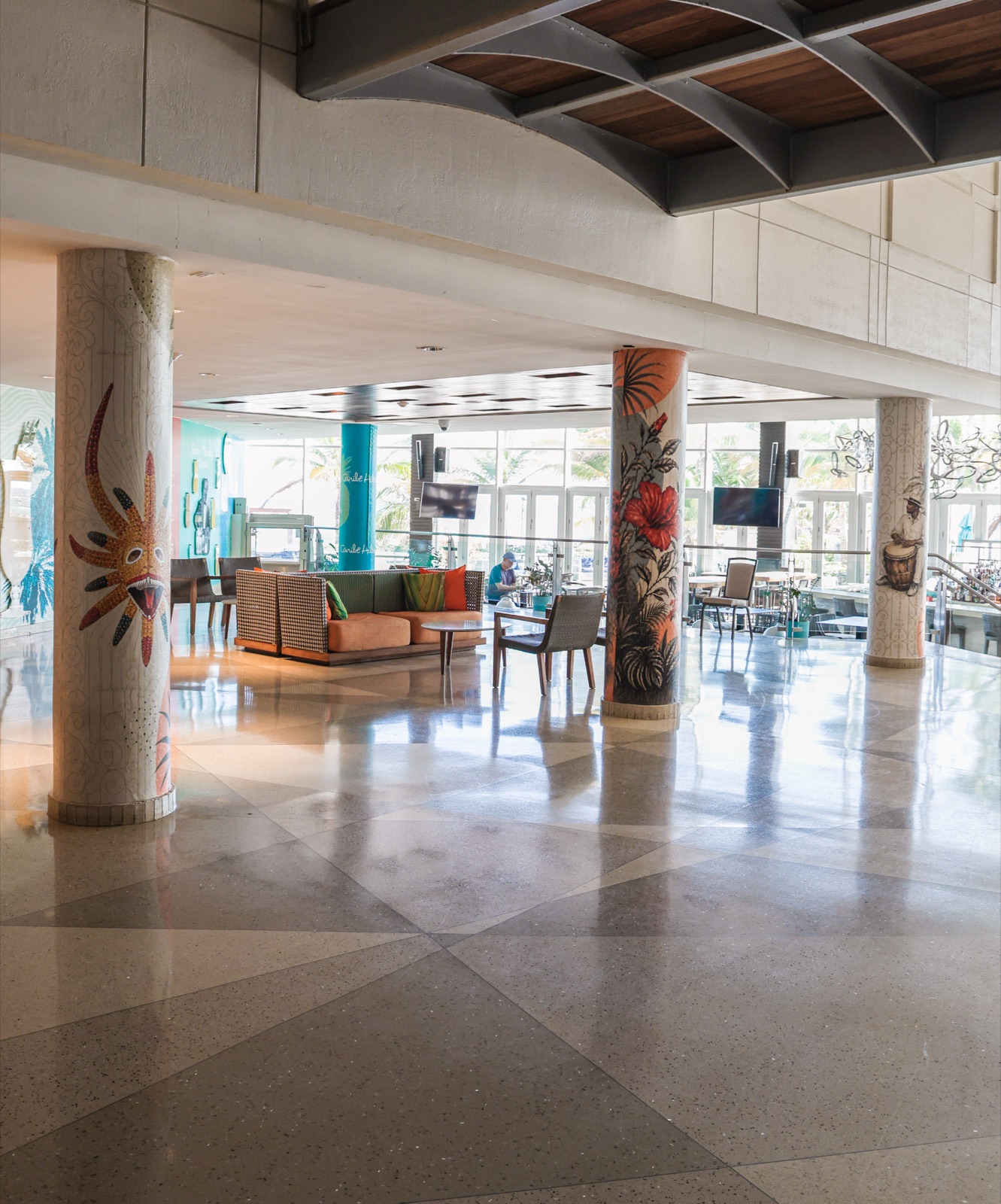 Caribe Hilton lobby and front desk